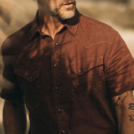 fit model showing the front snap pockets on The Short Sleeve Western in Dried Guajillo
