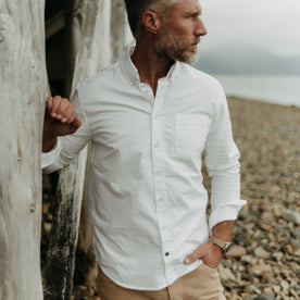 fit model showing the front of The Jack in White Everyday Oxford