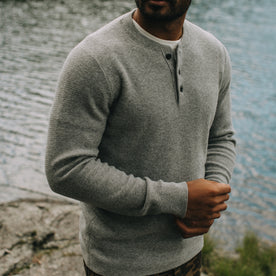 fit model wearing The Hudson Sweater in Heather Grey