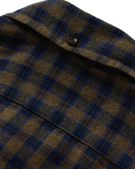 material shot of the back button on the collar of The Jack in Terrace Plaid, Wovens by Taylor Stitch