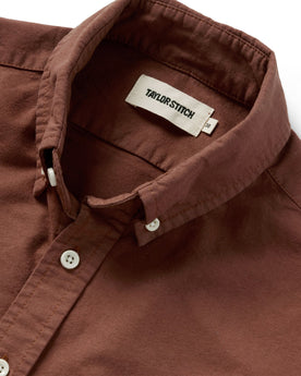 material shot of the collar of The Jack in Chestnut Oxford, Wovens by Taylor Stitch