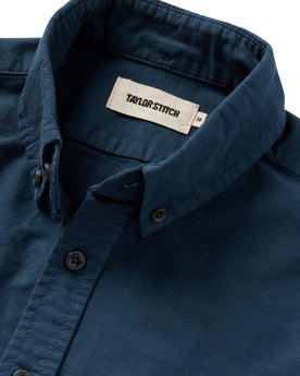 material shot of the collar of The Jack in Prussian Blue Oxford, Wovens by Taylor Stitch