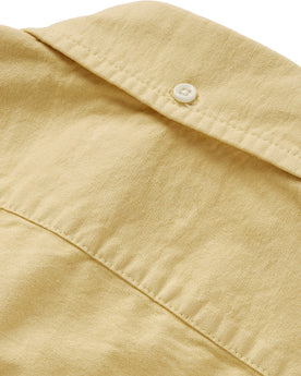 material shot of the back collar of The Jack in Sesame Oxford, Wovens by Taylor Stitch
