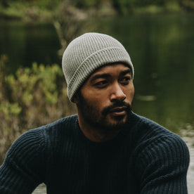 fit model wearing The Rib Beanie in Heather Grey