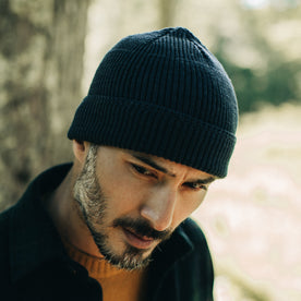 fit model in The Rib Beanie in Heather Navy