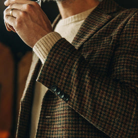 fit model showing the texture of The Sheffield Sportcoat in Tan Gun Check