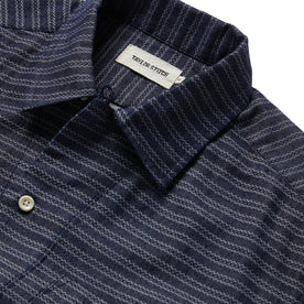material shot of the collar on The Short Sleeve Hawthorne in Navy Dobby
