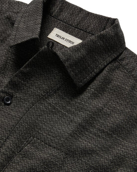 material shot of the collar on The Short Sleeve Hawthorne in Navy Wave, Wovens by Taylor Stitch