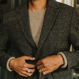 fit model wearing The Sheffield Sportcoat in Coal Slub Check buttoning front