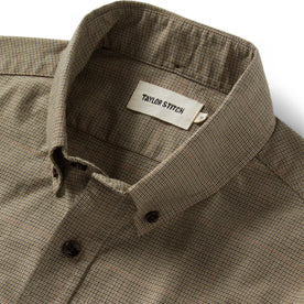 material shot of the collar on The Jack in Khaki Houndstooth Check