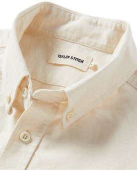 material shot of the collar on The Jack in Sand Oxford, Wovens by Taylor Stitch