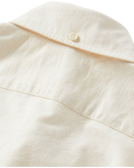 material shot of the back collar on The Jack in Sand Oxford, Wovens by Taylor Stitch