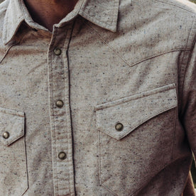 fit model showing the front flap pockets on The Western Shirt in Oat Donegal