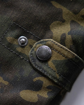 material shot of the cinch clasp on The Workhorse Vest in Camo Boss Duck, Outerwear by Taylor Stitch