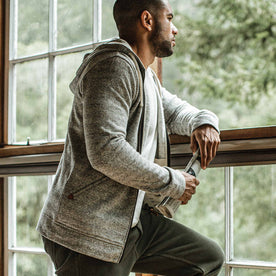 our fit model wearing The Après Hoodie in Heather Grey 