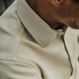 fit model wearing The Cash Shirt in Natural Sashiko, collar