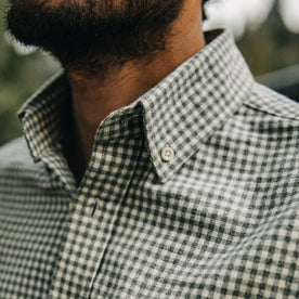 fit model wearing The Jack in Brushed Ash Gingham, collar
