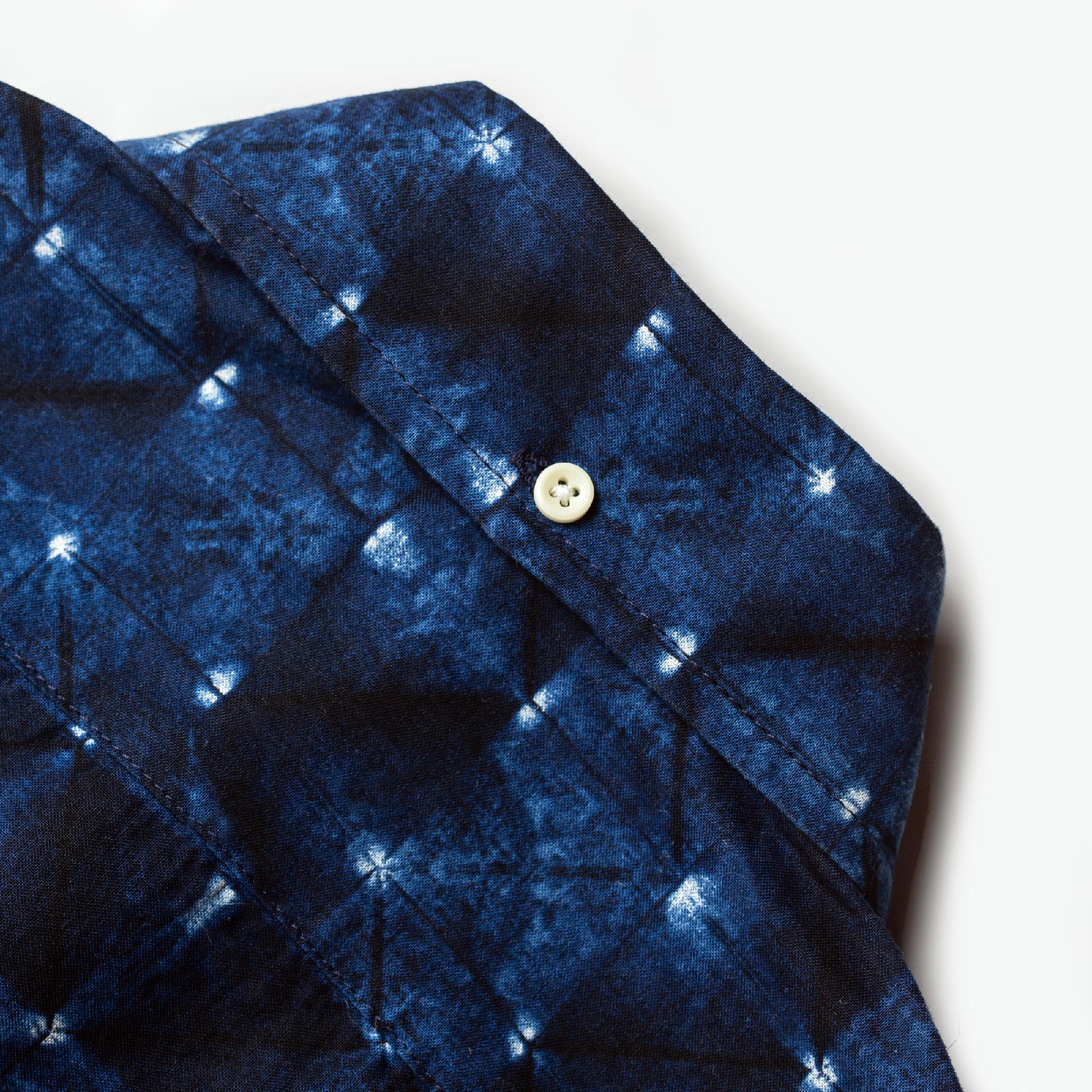 material shot of the back of the collar on The Short Sleeve Jack in Deep Navy Geo, Wovens by Taylor Stitch