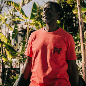 fit model wearing The Heavy Bag Tee in Hibiscus in the garden